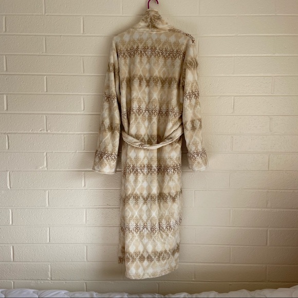 Fluffy Robe - Picture 5 of 6